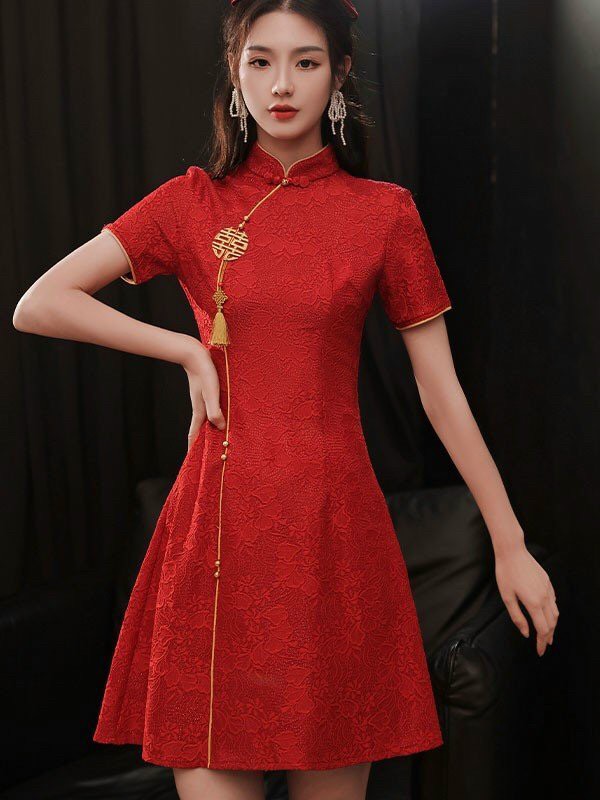 Sườn xám cổ tàu, đầm đỏ cách tân diện tết