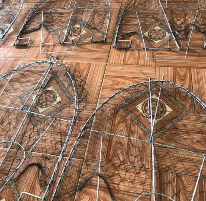 2 mẹt bẫy bìm bịp quốc như hình- 1 cắm mồi giả + 1 cắm nhái - hiệu quả chất lượng dễ sử dụng