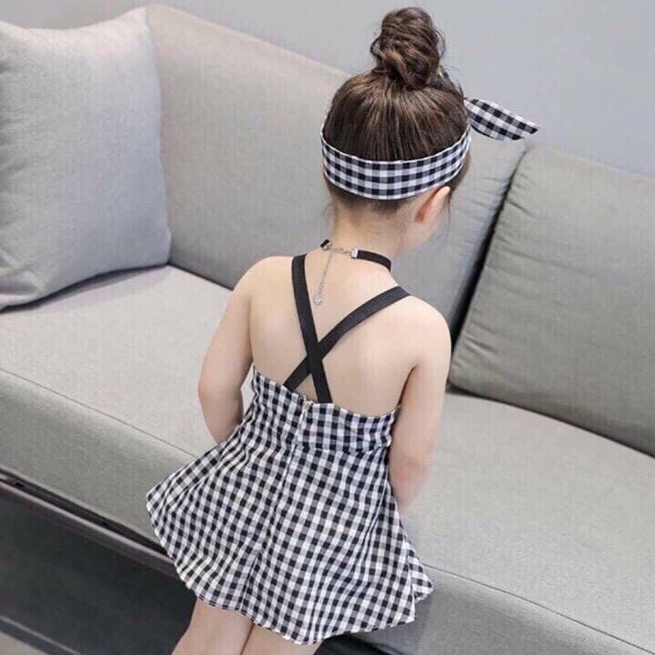 Đầm caro kèm băng đô bé gái
