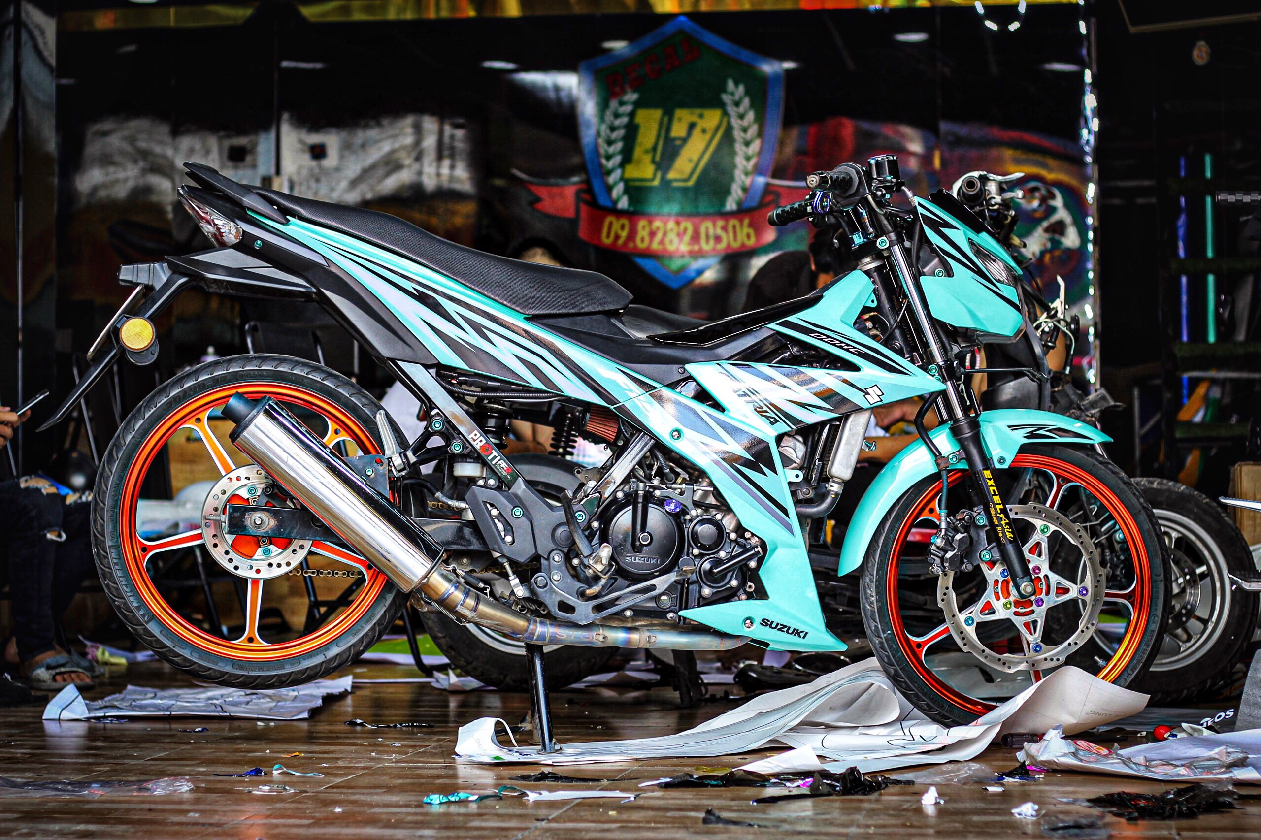 Tem satria f150 v13 - tặng logo