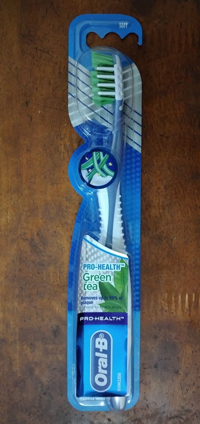 Bàn chải đánh răng Oral-B Pro-Health Green Tea