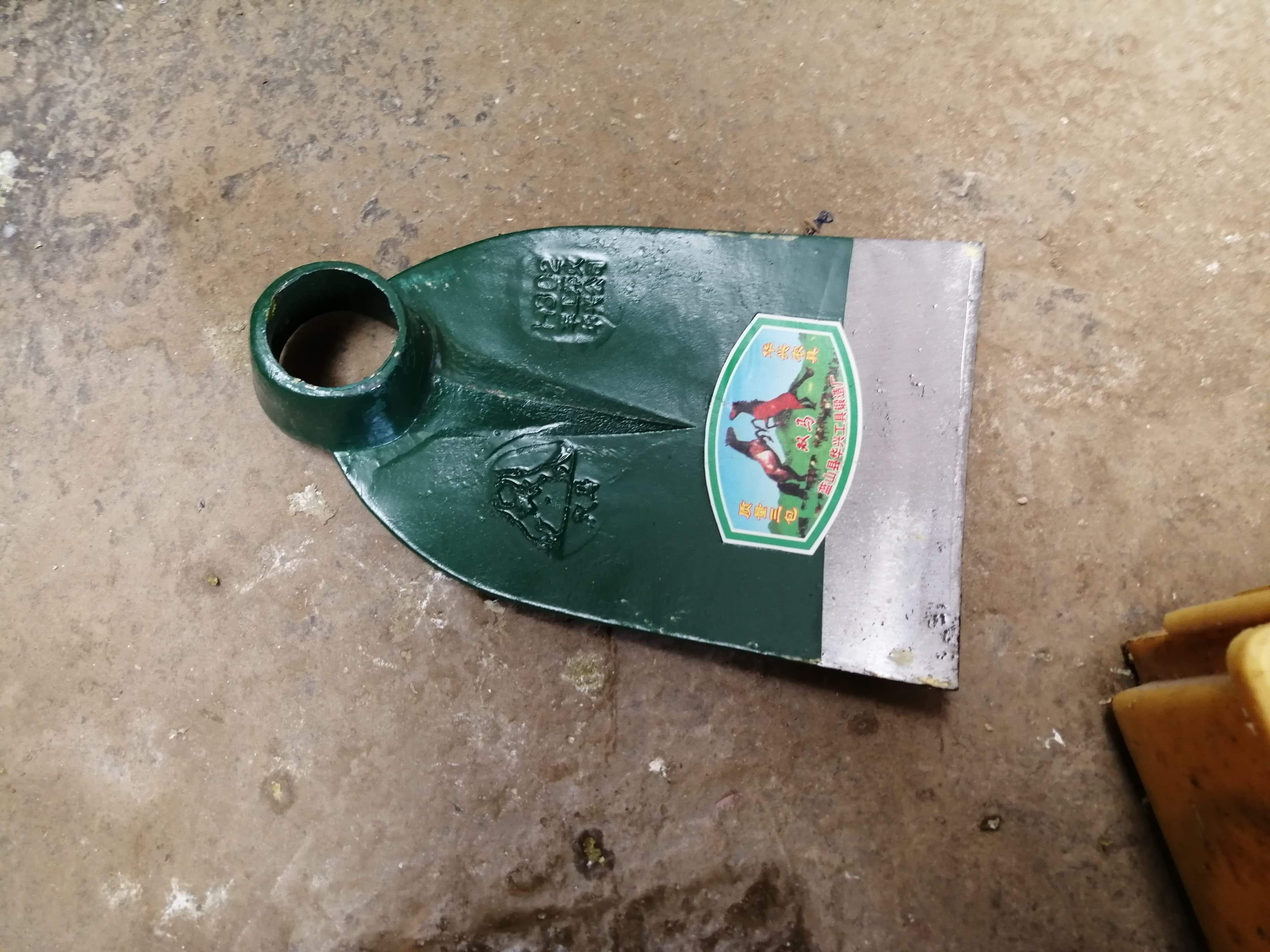 cuốc đào đât hiệu con ngựa