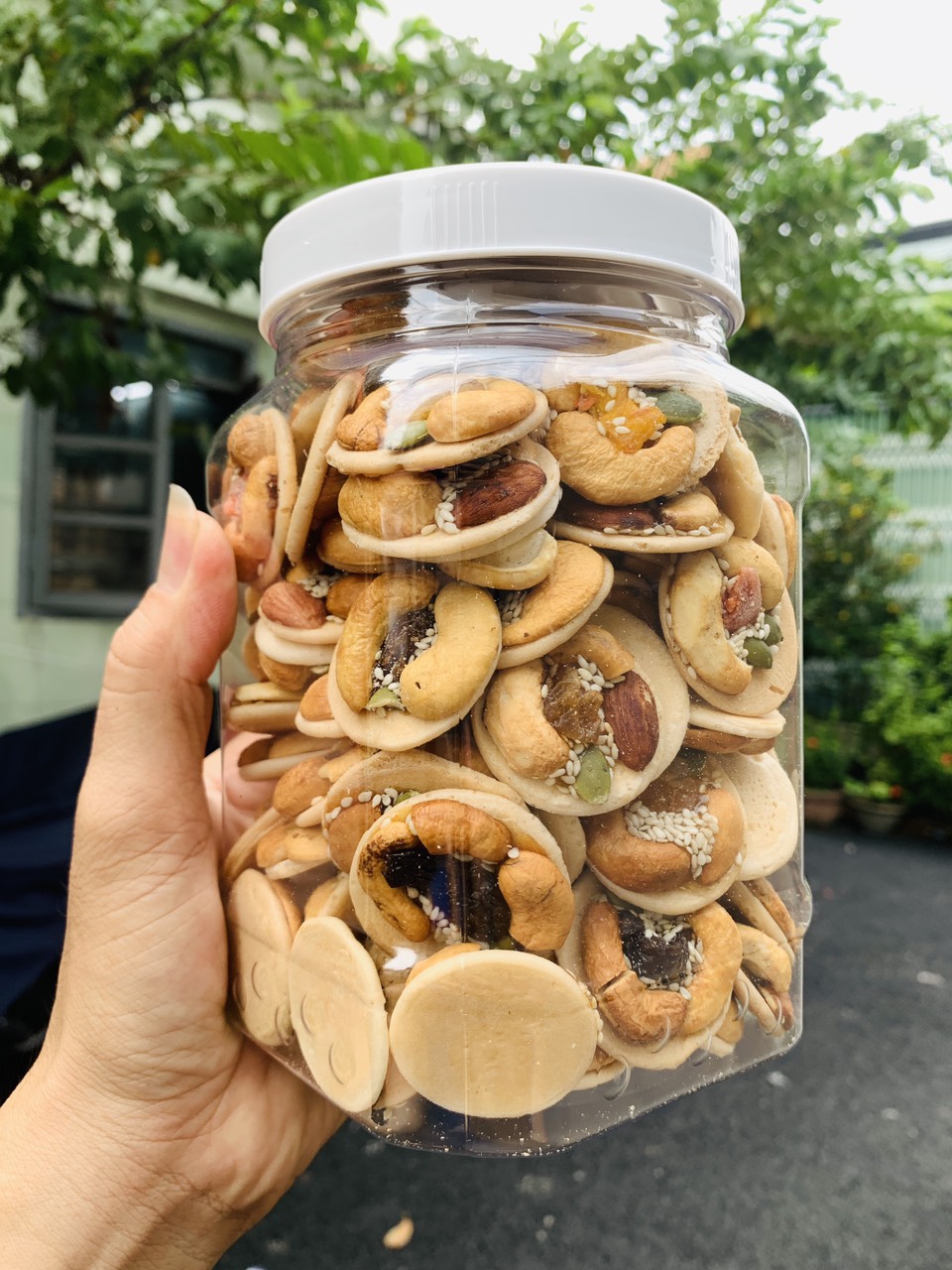 Lon 700gram - bánh hạt ngũ cốc mix vị - bánh đồng tiền