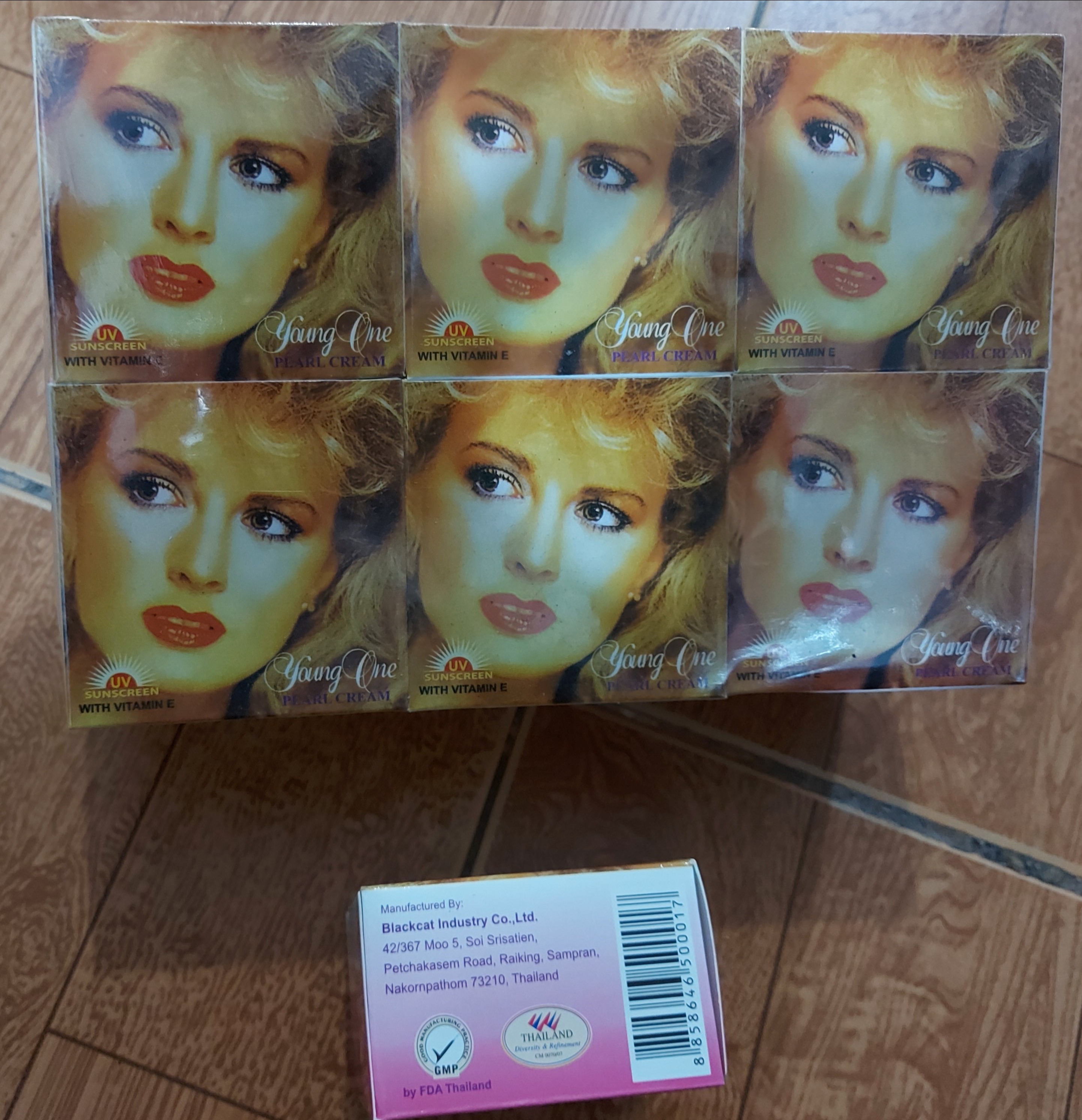 kem cô gái tóc xù thái lố x 12