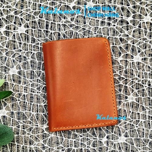 Kalanos - Ví nam da bò nhỏ gọn cao cấp handmade dáng đứng Kalanos, bóp ví da nam màu nâu bò - KBN650-Nau