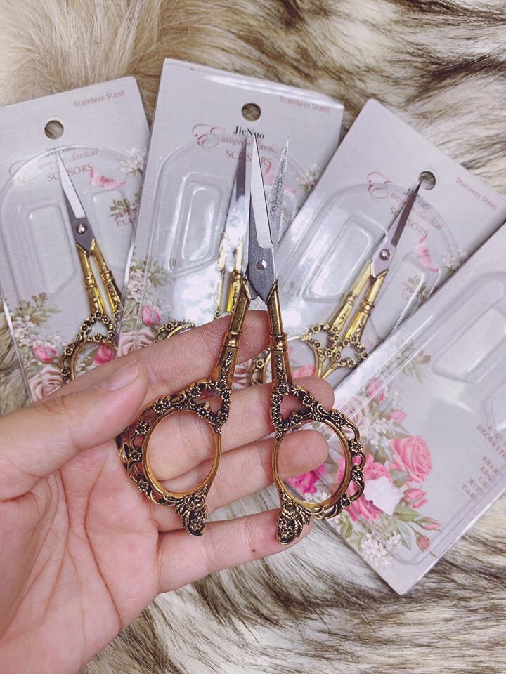 Kéo cắt fom móng hoàng cung