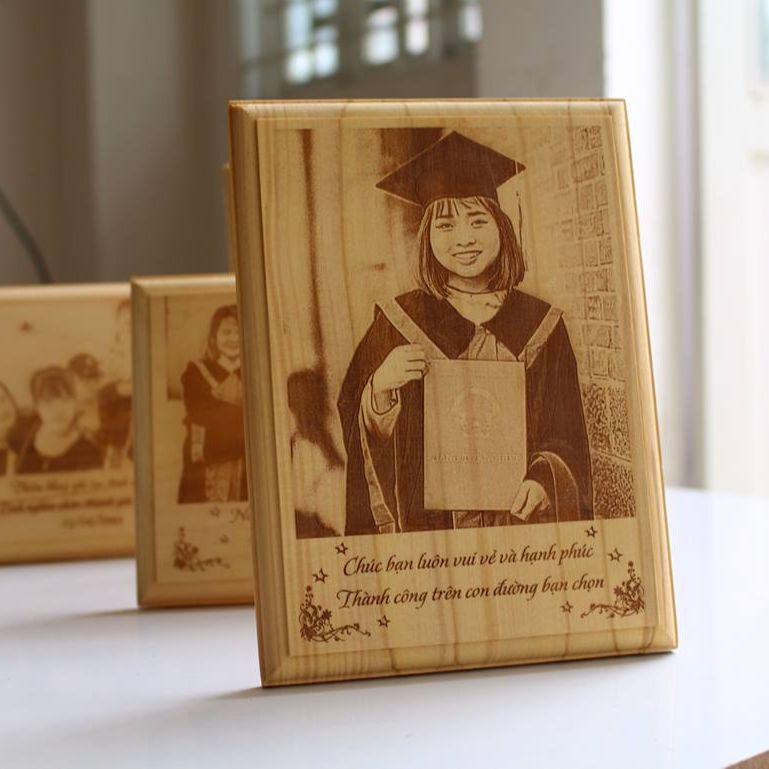 Tranh gỗ maple cao cấp khắc hình theo yêu cầu - Tranh gỗ để bàn - quà cưới và kỉ niệm yêu nhau - quà sinh nhật cho bố mẹ ý nghĩa