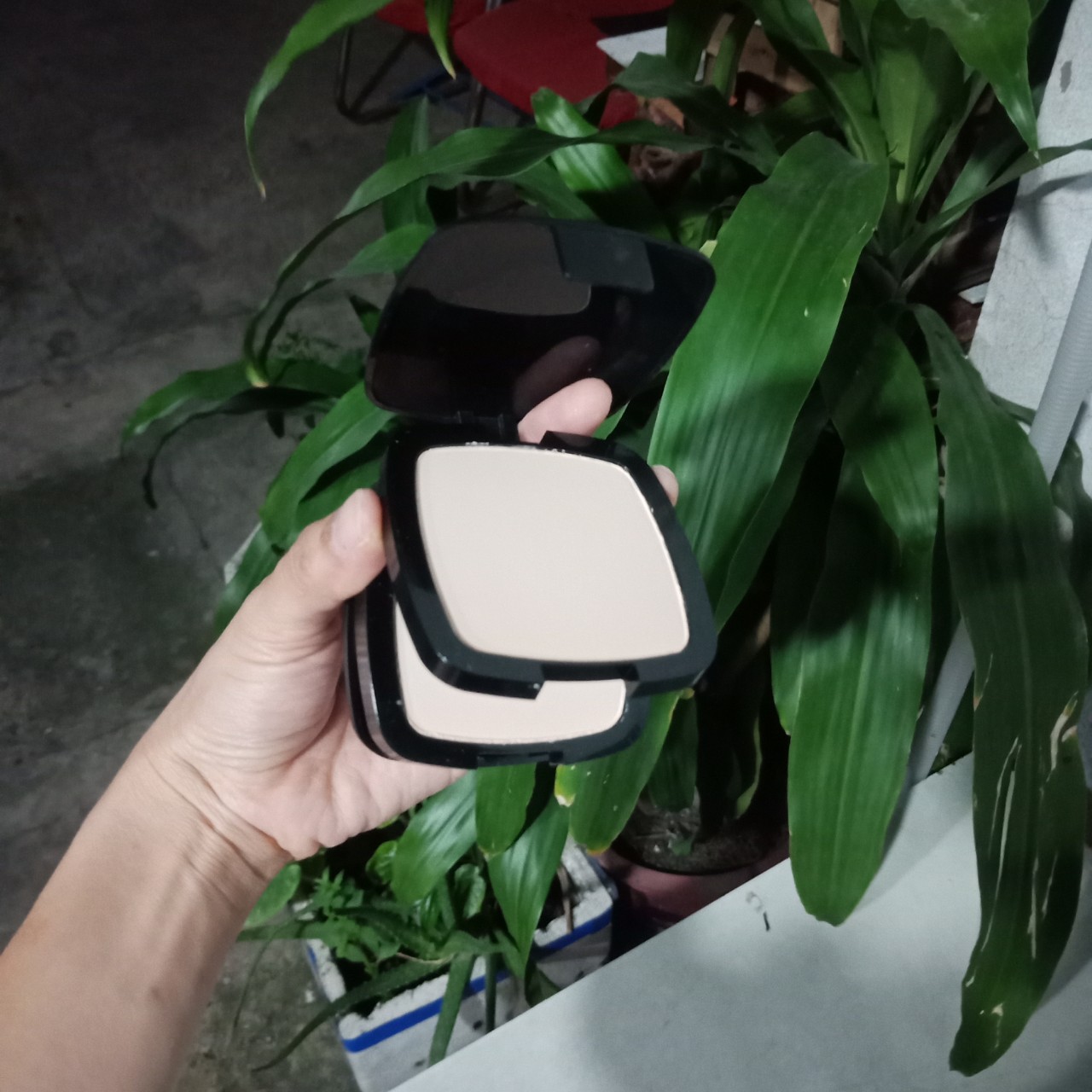 [HCM]Phấn phủ kìm dầu 2 tầng dạng nén April Skin kèm bông phấn