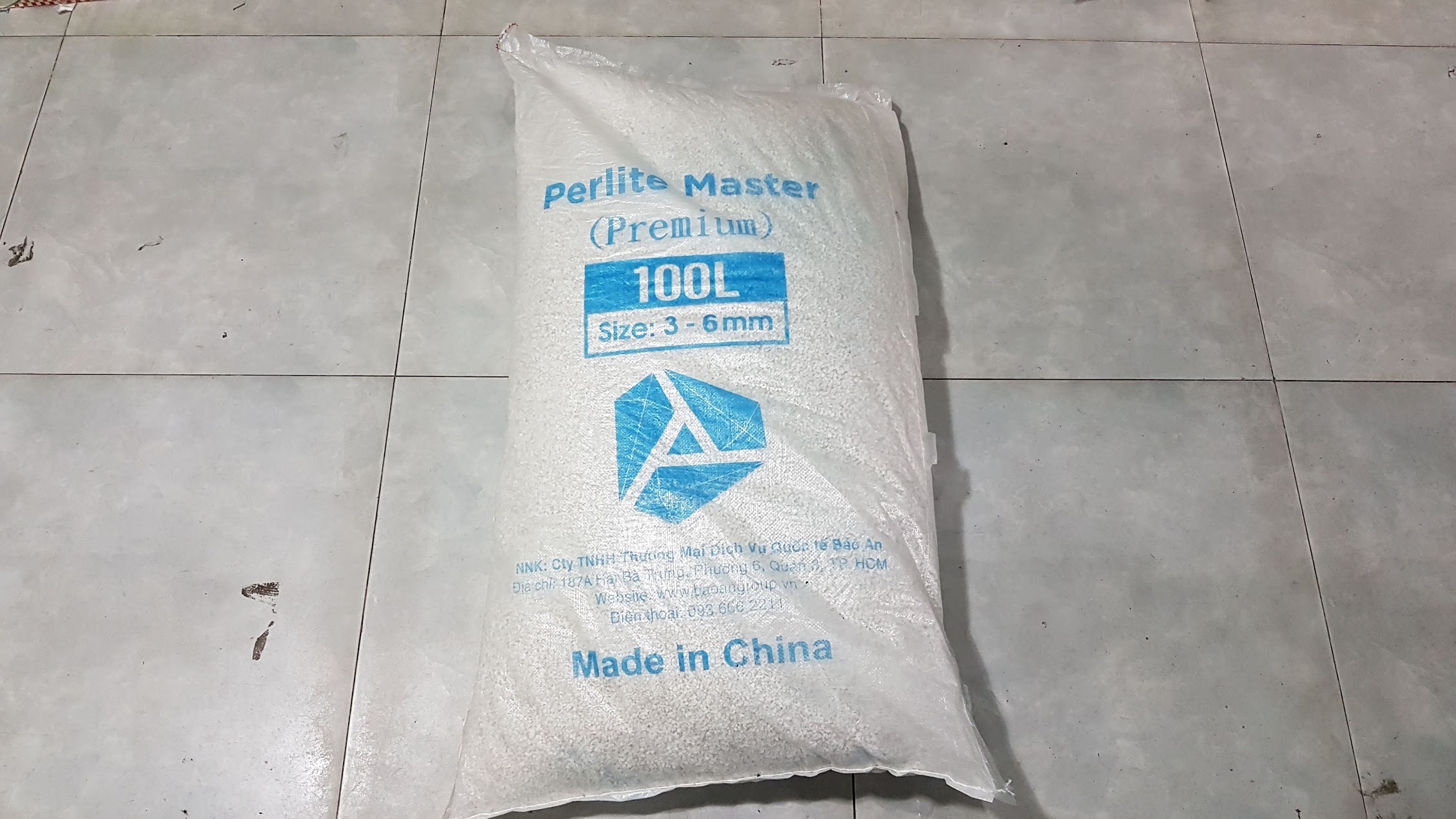 Đá Perlite Master size 3-6mm bao xanh dương 100lit