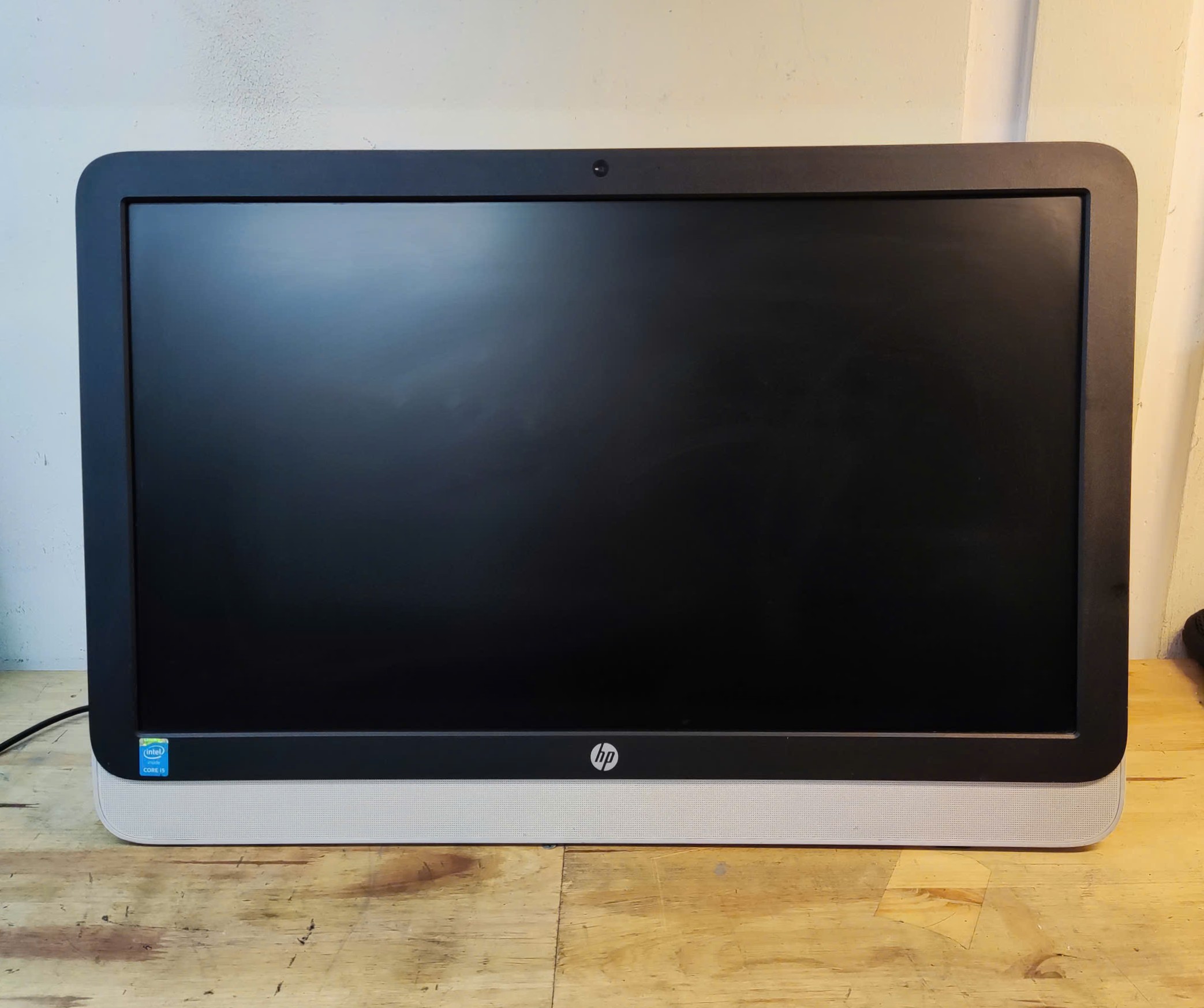 Máy tính liền màn All In One HP Core i5 Ram 8G SSD màn 23" Full HD đủ phím chuột webcam loa mic wifi, sẵn cắm là dùng