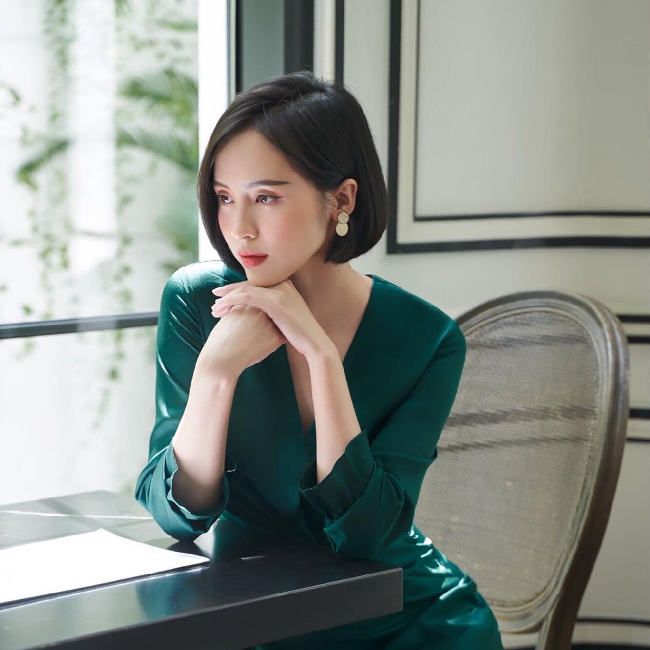 Đầm lụa cao cấp tay dài xoắn eo màu xanh