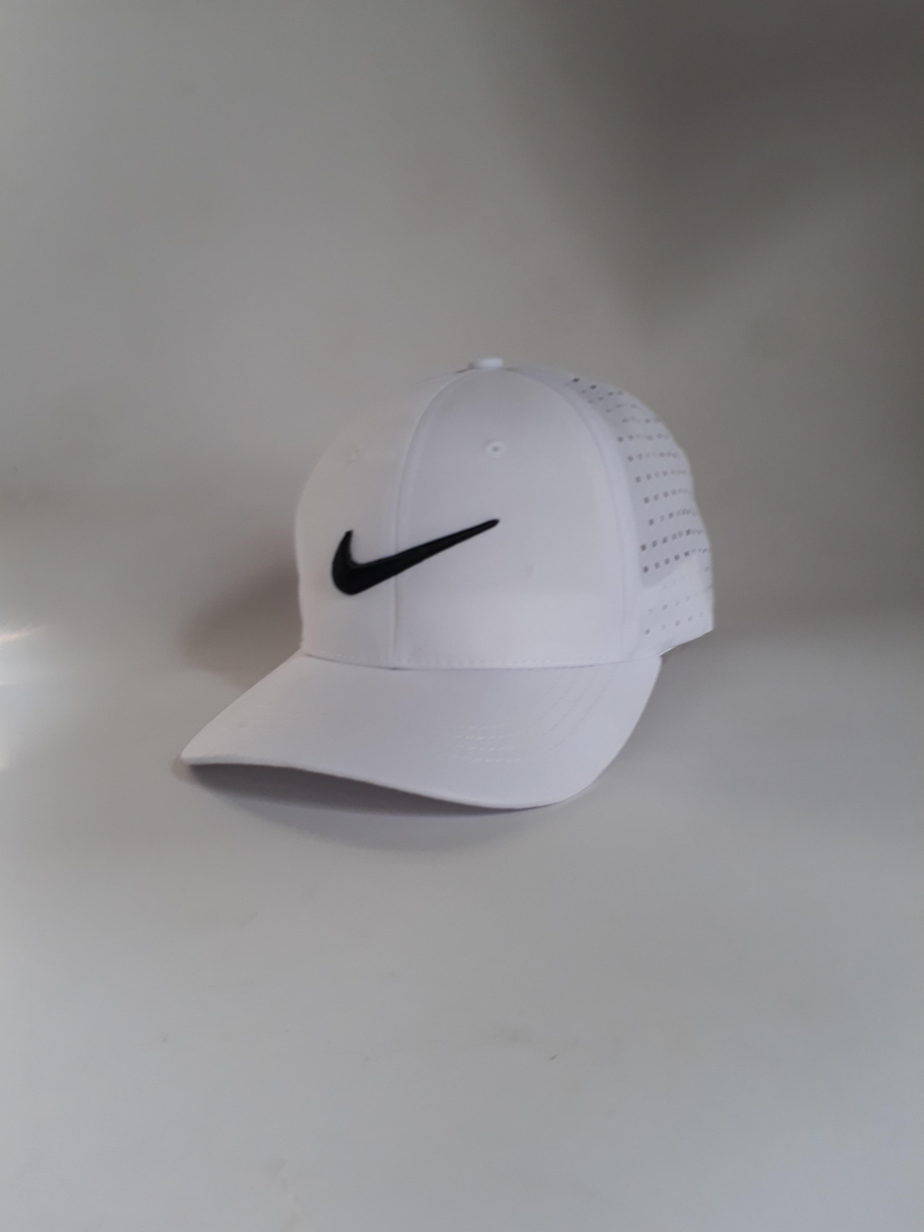 [HCM]Mũ Lưỡi Trai Thêu Nik3  Nón Dù Lazer đục lỗ  Nón kết Màu Trắng logo đen