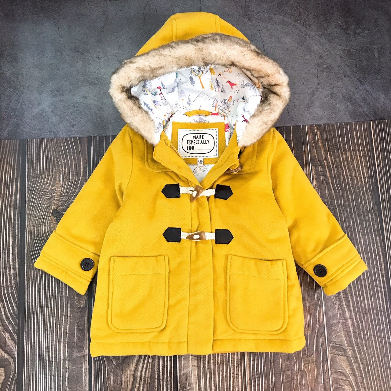 Áo dạ khuy sừng màu vàng dành cho bé gái từ 1 - 6 tuổi