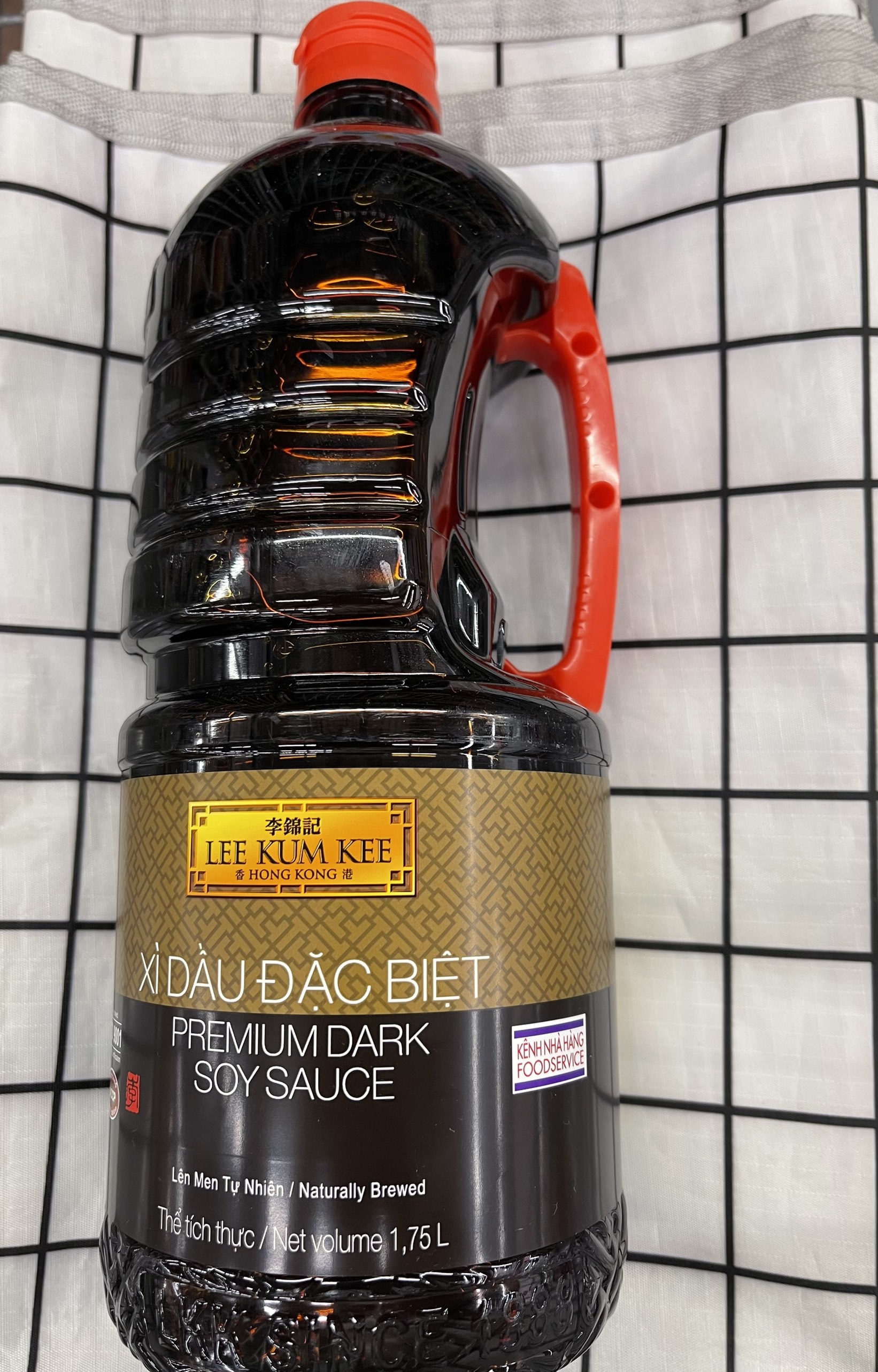 Hắc xì dầu lee kum kee -premium dark soy sauce 1.75ml