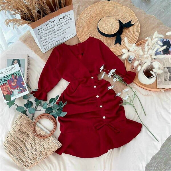 Đầm kate đỏ đính ngọc tay bồng xinh xắn