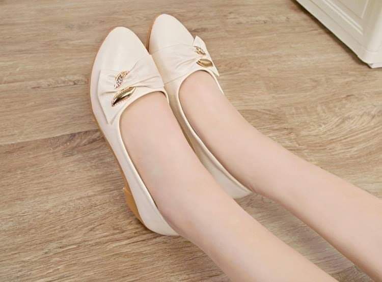 Giày bít mũi da mềm đế xuồng cao 3cm