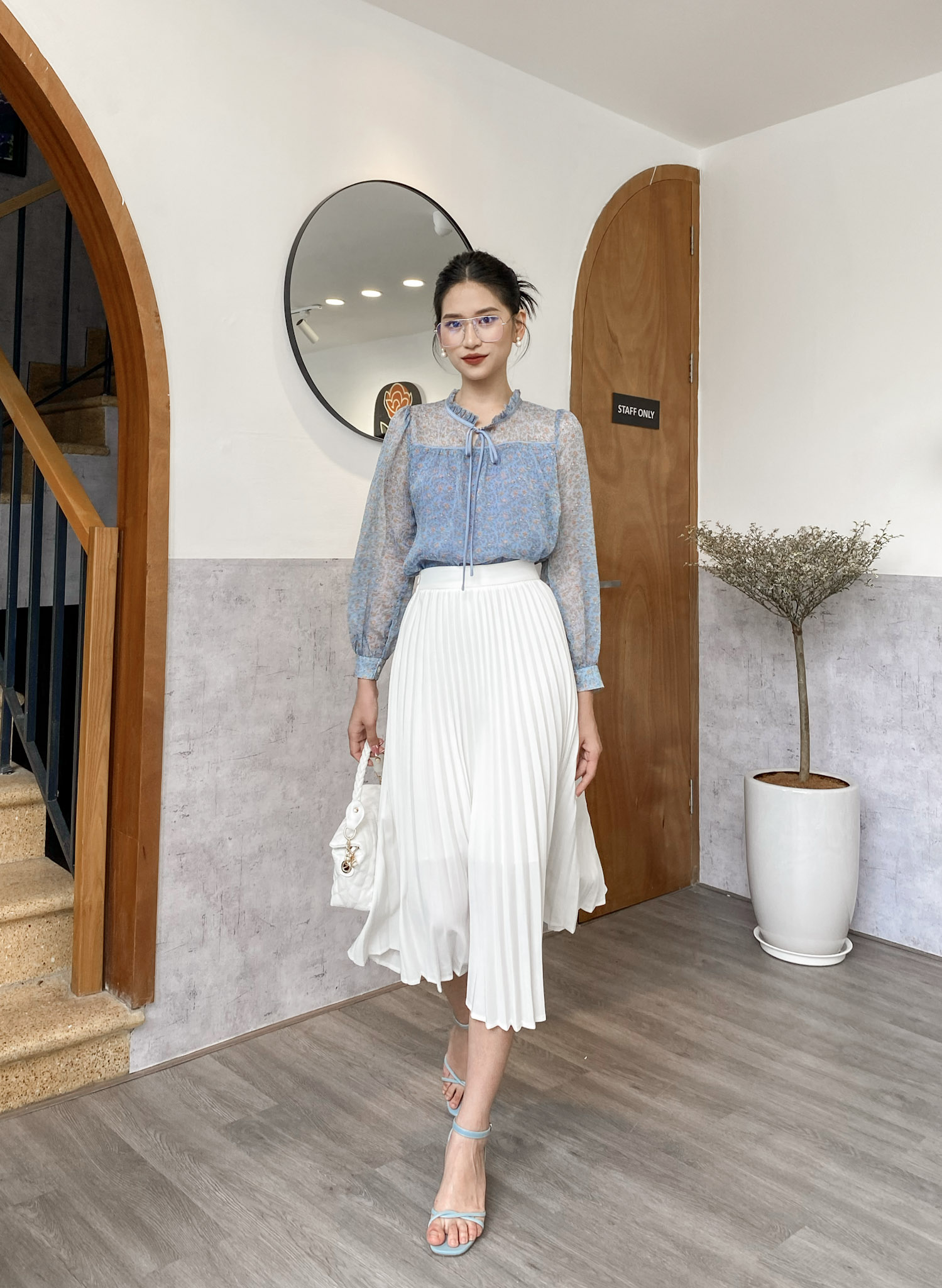 Lalya_cv109_chân váy dập ly xòe quạt-trắng