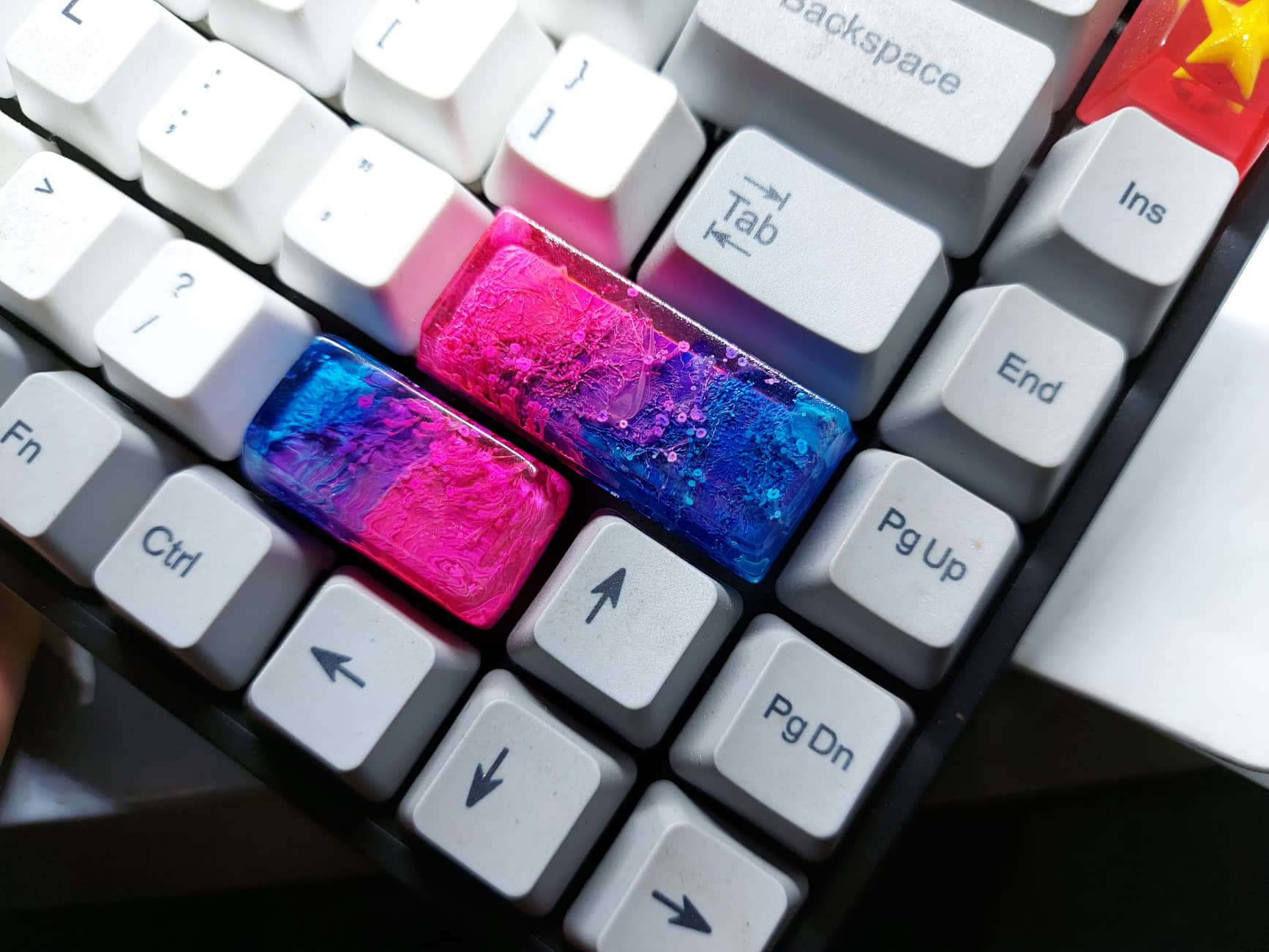 Keycap resin Enter 2.25U tone xanh hồng trang trí bàn phím cơ gaming