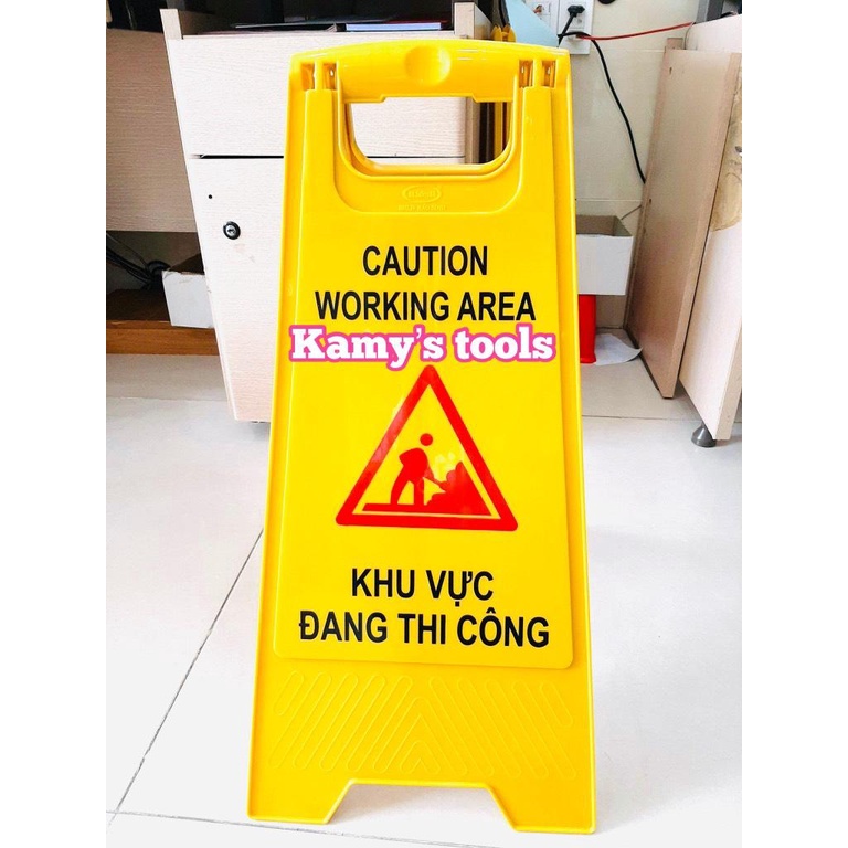 Biển cảnh báo chữ A khu vực đang thi công