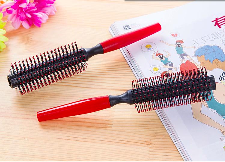 Lược tròn chải tóc uốn cán đen