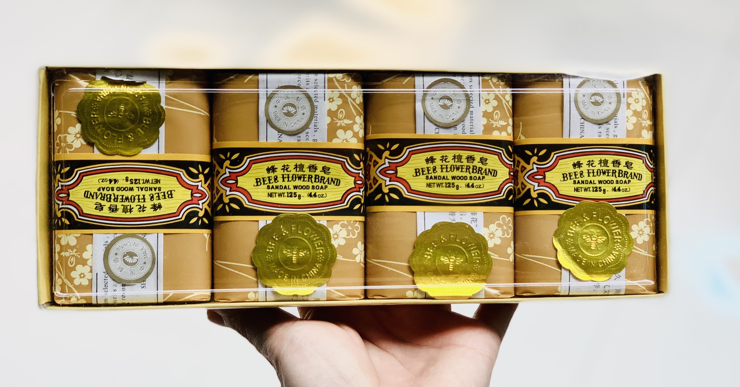 Lốc 4 cục xà bông trầm bee & flowerbrand x 125g/cục