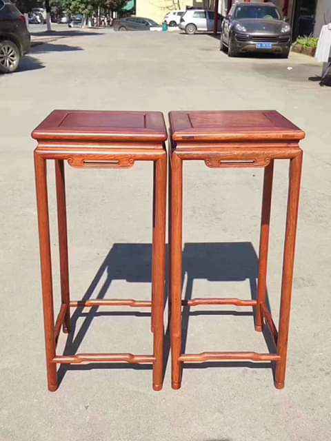 đôn chân tròn gỗ lim kich thước cao 80 cm đường kính mặt 35 cm.