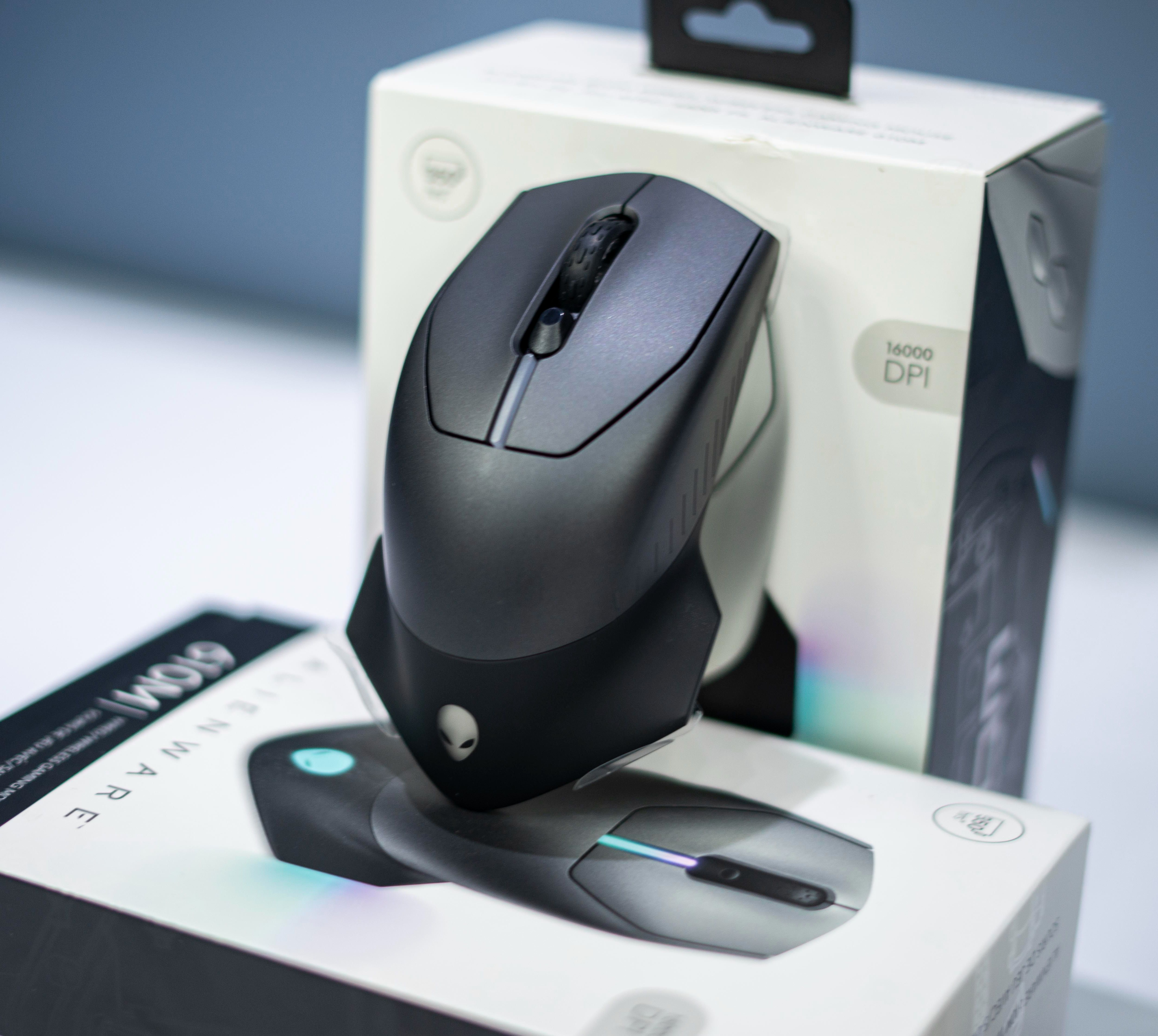 Chuột gaming, chơi game cao cấp Alienware AW610M, New seal, chính hãng, 2 màu đen-trắng
