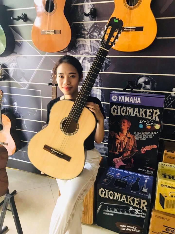 Đàn guitar cổ điển giá rẻ cho người mới tập chơi solg scg02-n