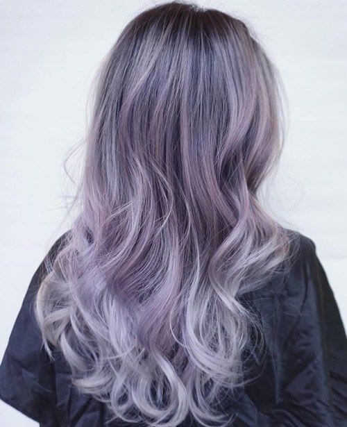 Ombre xanh tím là sự pha trộn hoàn hảo giữa hai màu sắc. Kiểu nhuộm tóc này mang lại sự tươi mới và độc đáo cho mái tóc của bạn.