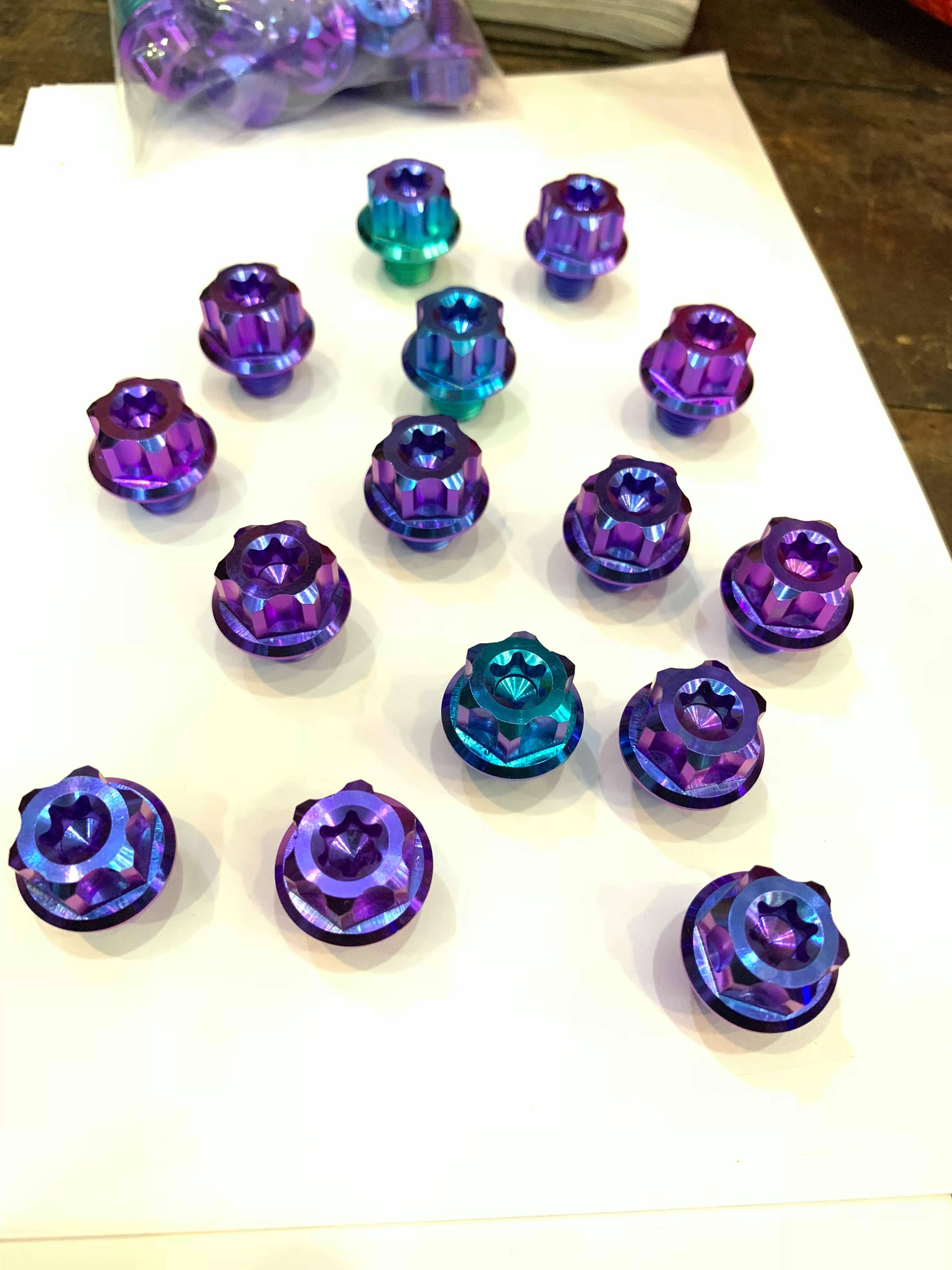 Ốc titan chuẩn gr5 bắt chân kiếng , ốc kiếng đầu salaza gắn honda yamaha exciter winner raider sonic satria