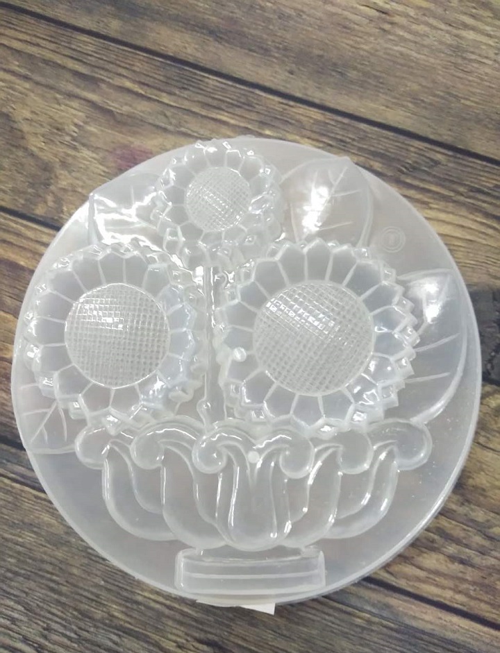 KHUÔN RAU CÂU NHỰA 20 CM HÌNH 3 BÔNG HOA HƯỚNG DƯƠNG