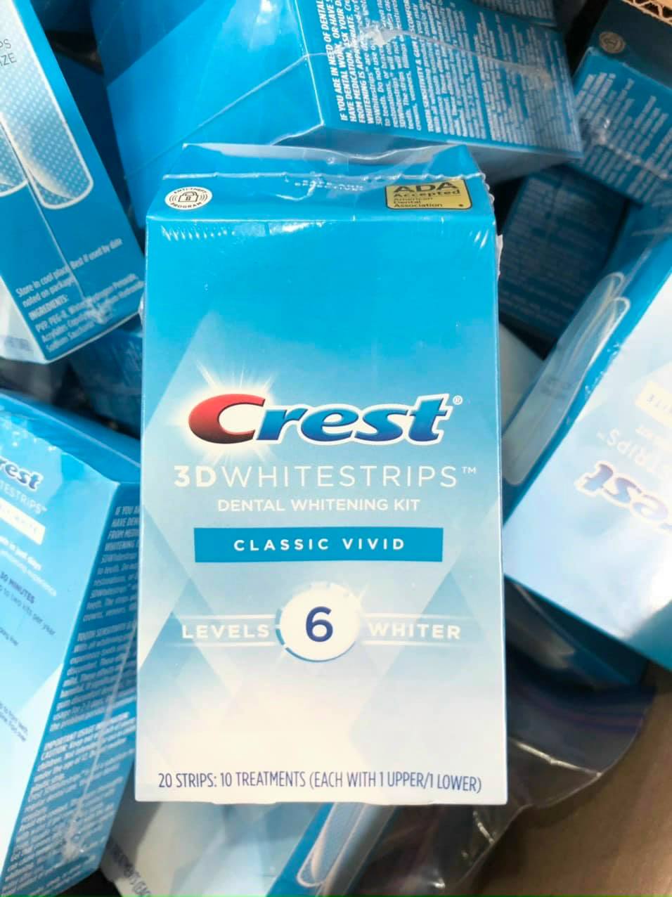 Miếng dán trắng răng Crest 3D whitestrips dental whitening kit classic vivid