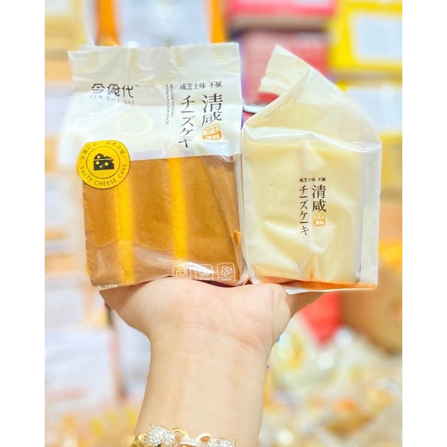 Bánh bông lan hai viền sốt phô mai trưng muối