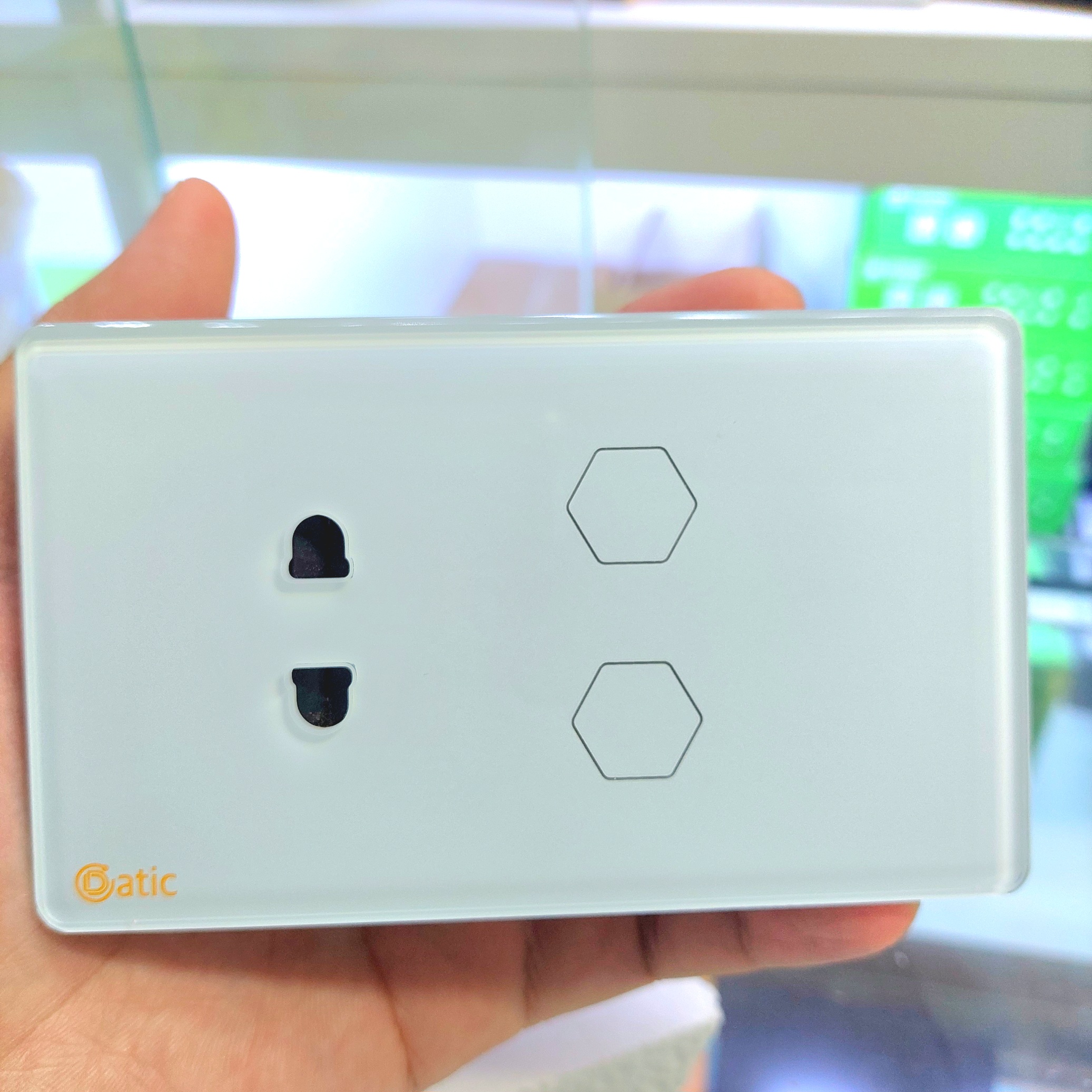 Công tắc Thông minh Hunonic Datic Wifi 2 nút kèm ổ cắm