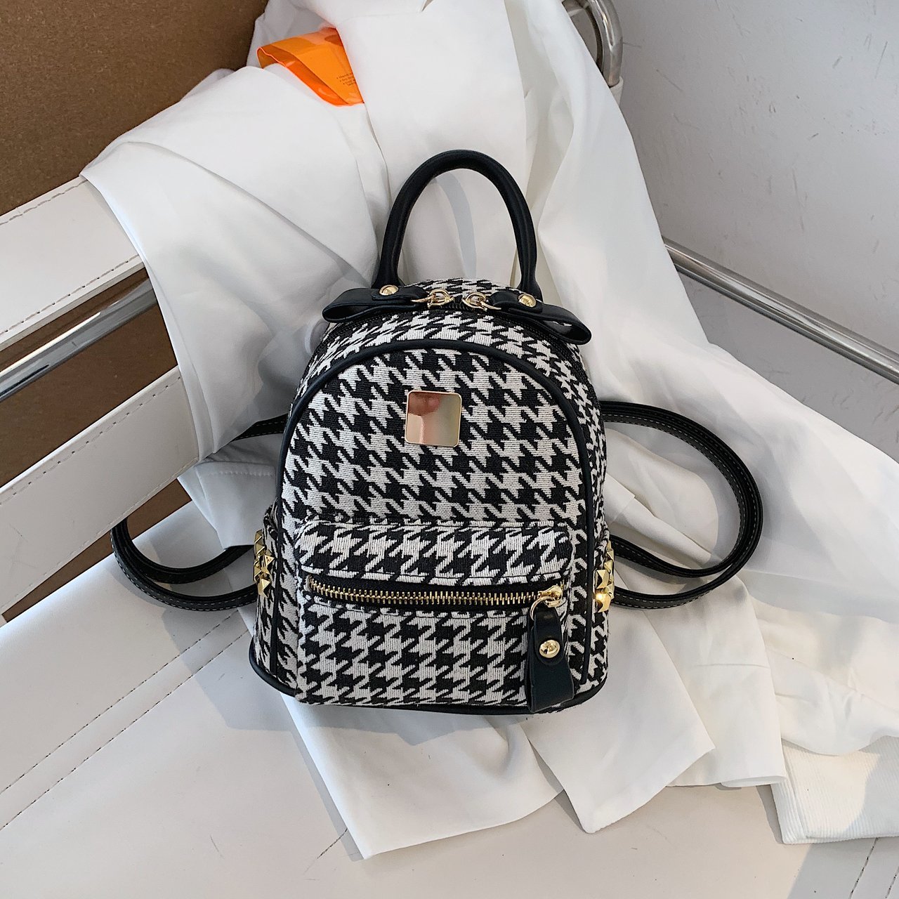 Balo mini kẻ thiết kế đinh tán - B108