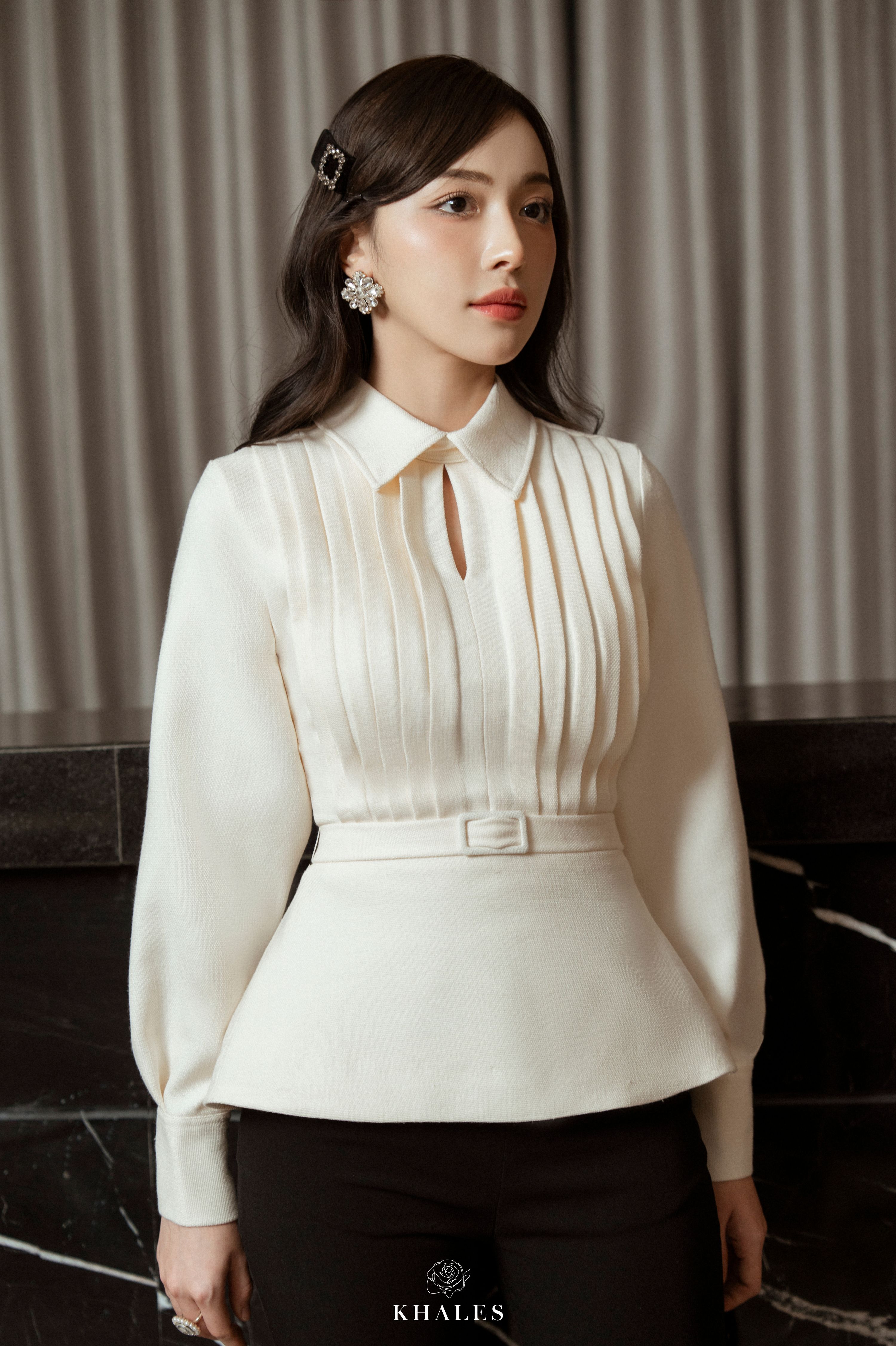 Áo KHALES Ive dài tay cổ sơ mi dáng peplum hai màu đen, trắng