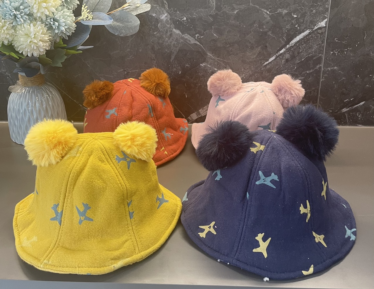 Mũ rộng vành hai cục bông giữ ấm đầu siêu yêu cho bé 1-4 tuổi