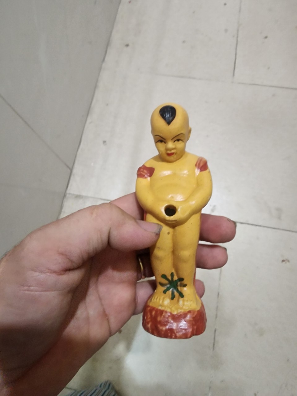 Chú tiểu đứng đái gốm sứ 13cm chu tieu dung dai cu tè đất nung