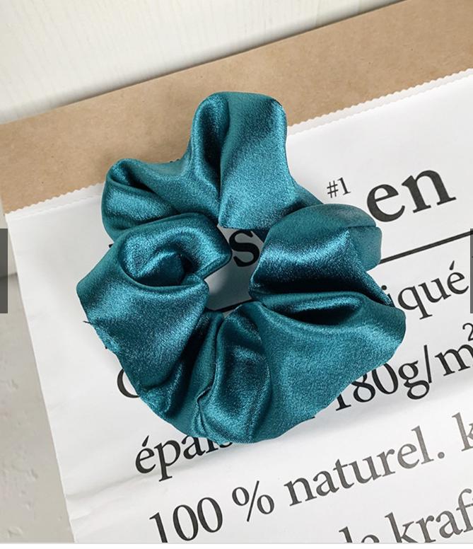 Scrunchies buộc tóc, cột tóc vải lụa satin bóng (Sale lỗ giới thiệu Sản Phẩm mới).