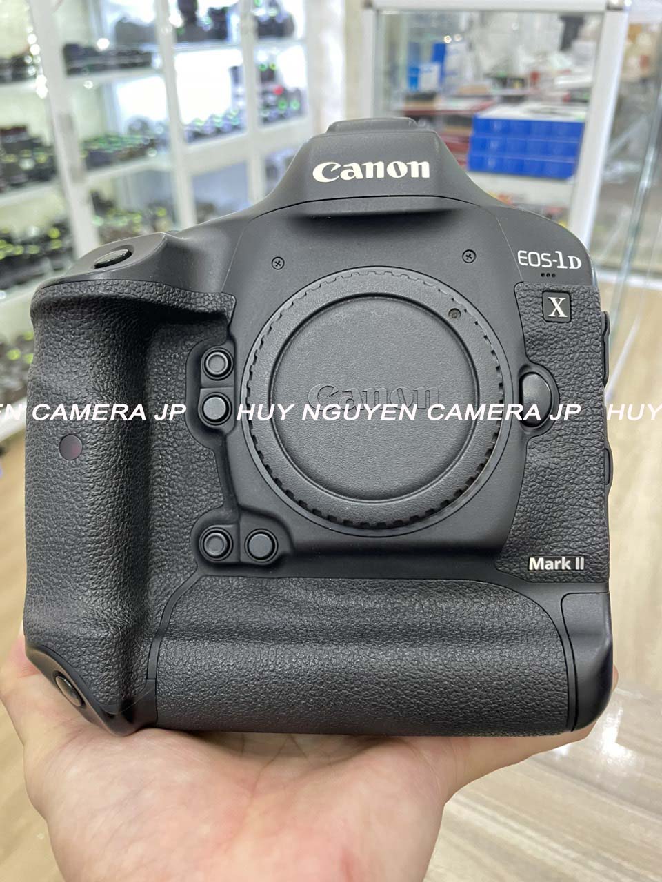 Máy ảnh canon 1dx2 đẹp 95% , canon 1dx mark ii , canon 1dx mark 2 đẹp. hoạt động tốt mọi chức năng.