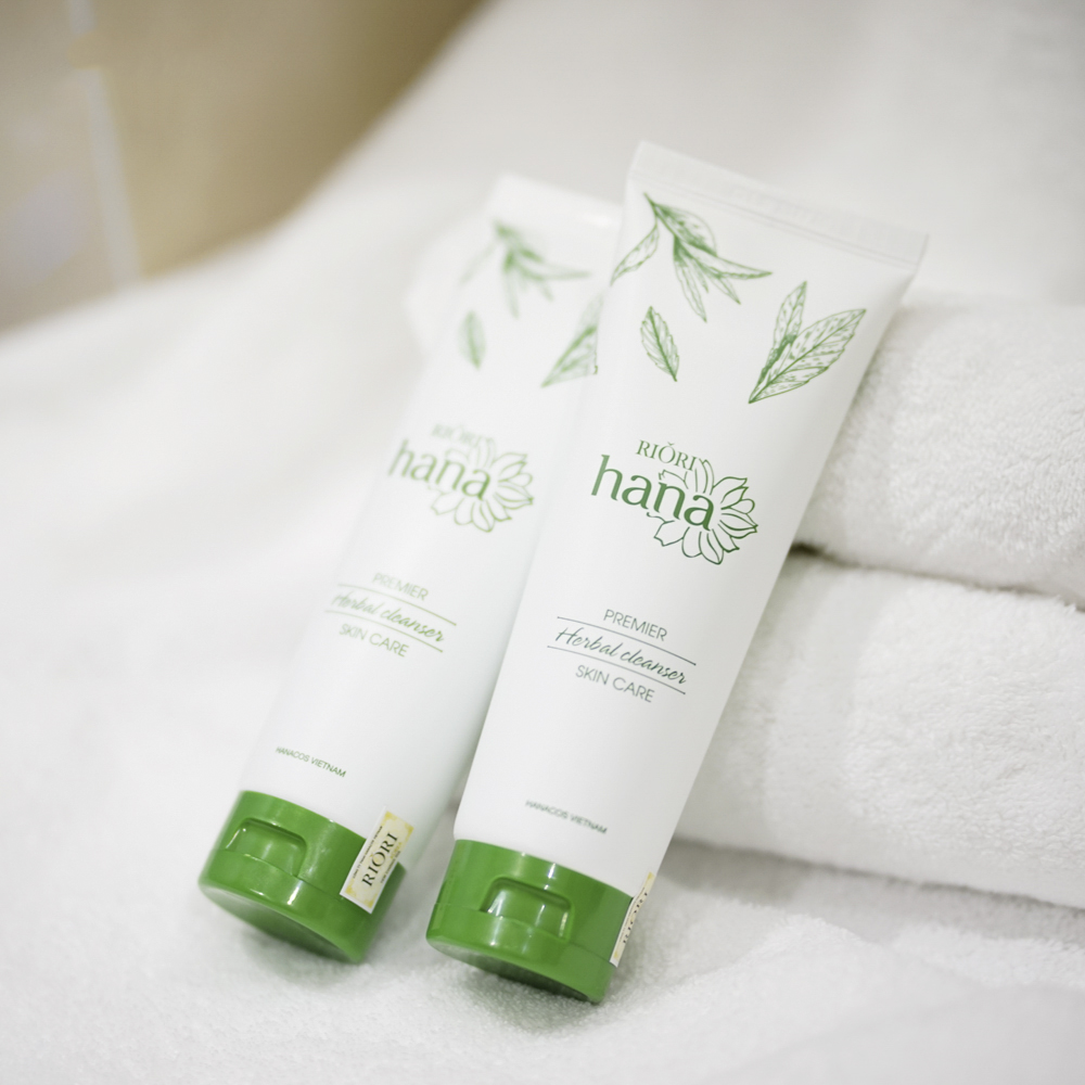 Sữa rửa mặt thảo mộc ngăn ngừa mụn hương chanh Hara White Riori Herbal Cleanser 120g