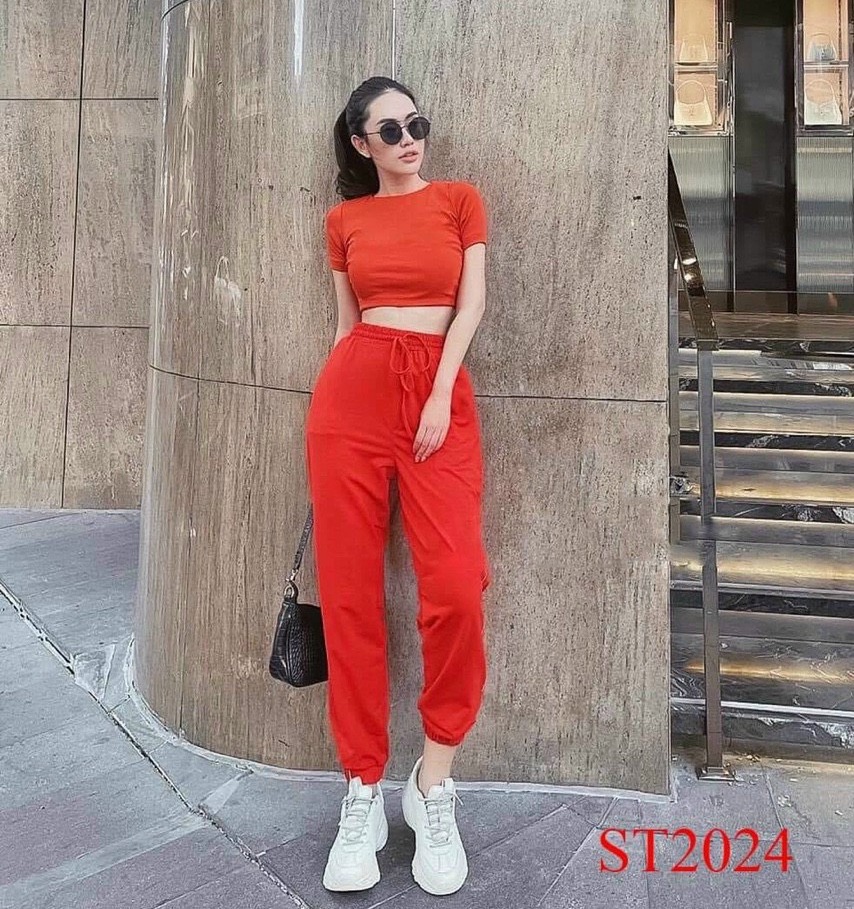 Áo kiểu croptop kèm quần dễ thương