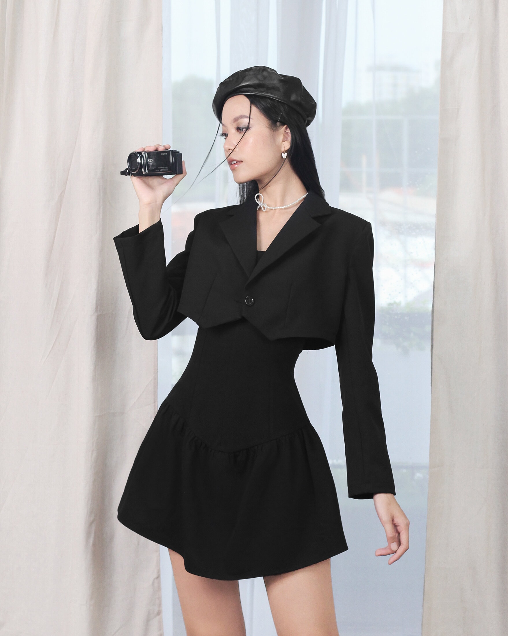 DALLA Áo blazer croptop vạt nhọn