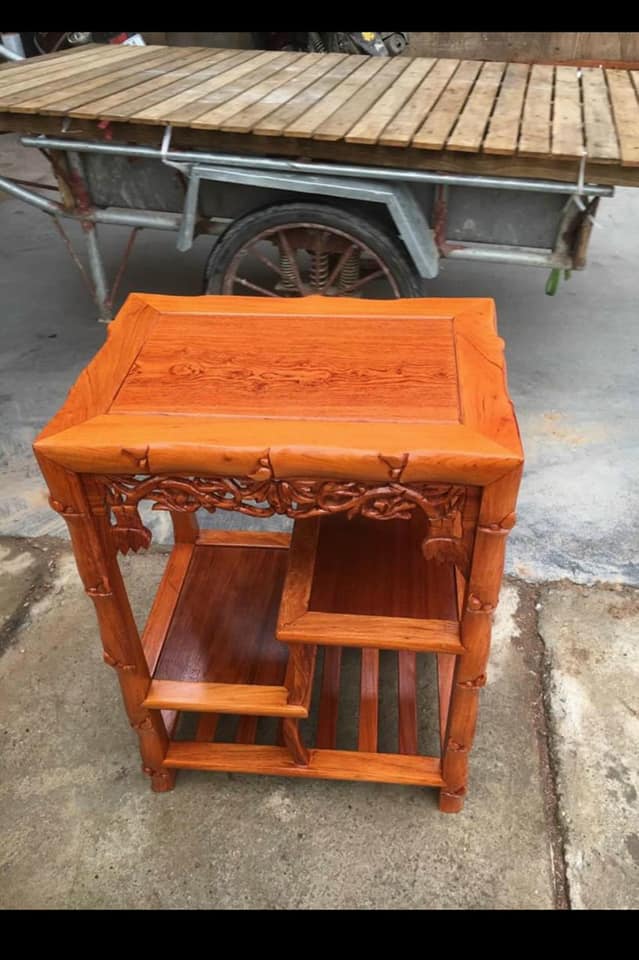 Đôn bàn trúc gỗ gụ kích thước cao 70 cm. kích thước mặt 35 cmx 50 cm.