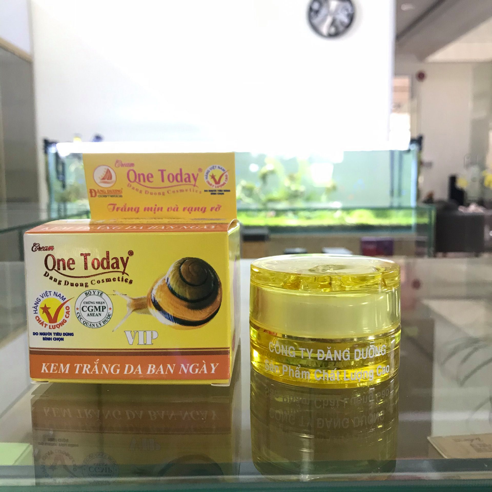 Kem ốc sên One Today trắng da ban ngày cao cấp 15g