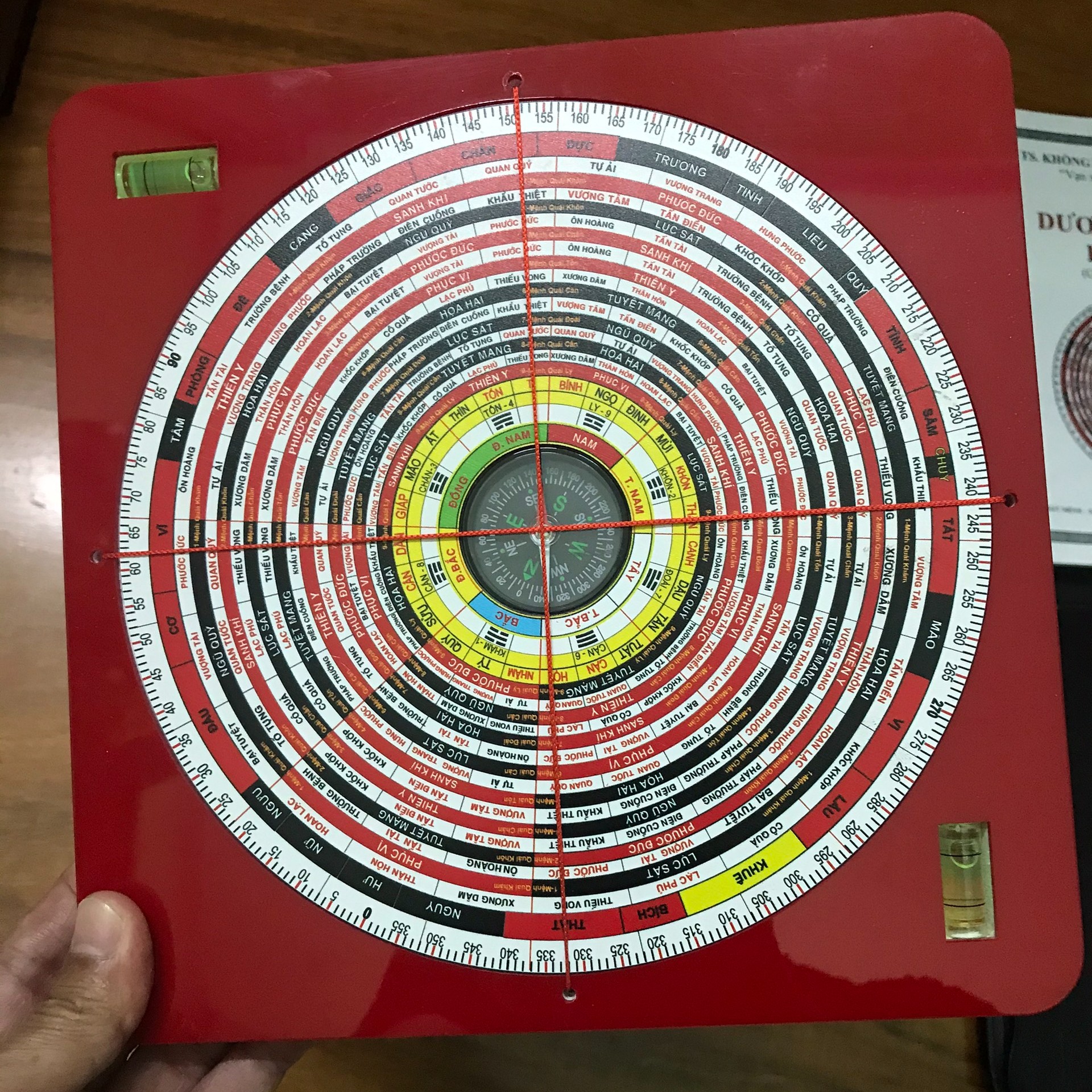 La bàn phong thủy bát trạch 24 sơn hướng, la bàn bát trạch 24 sơn hướng, la kinh phong thủy, size 22.5cm x 22.5cm lakinh.info