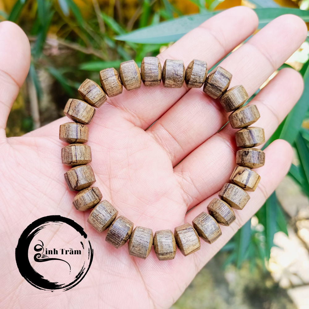 Vòng đeo tay trầm hương -