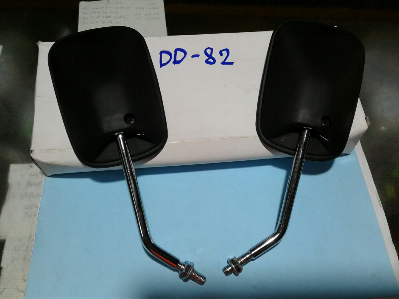 Cặp kính chiếu hậu xe DD 82, kinh hậu vuông cho các loại xe Cub chân kính 8li răng xuôi