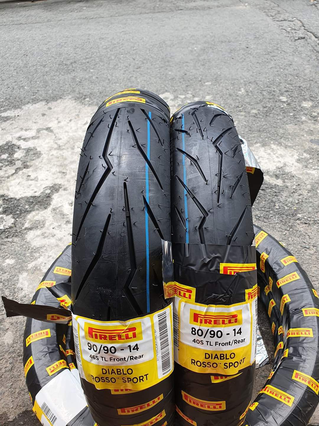 Tay ga - các cặp vỏ lốp xe pirelli rosso sport. full size 14inch, vỏ ko ruột giá 1 cặp