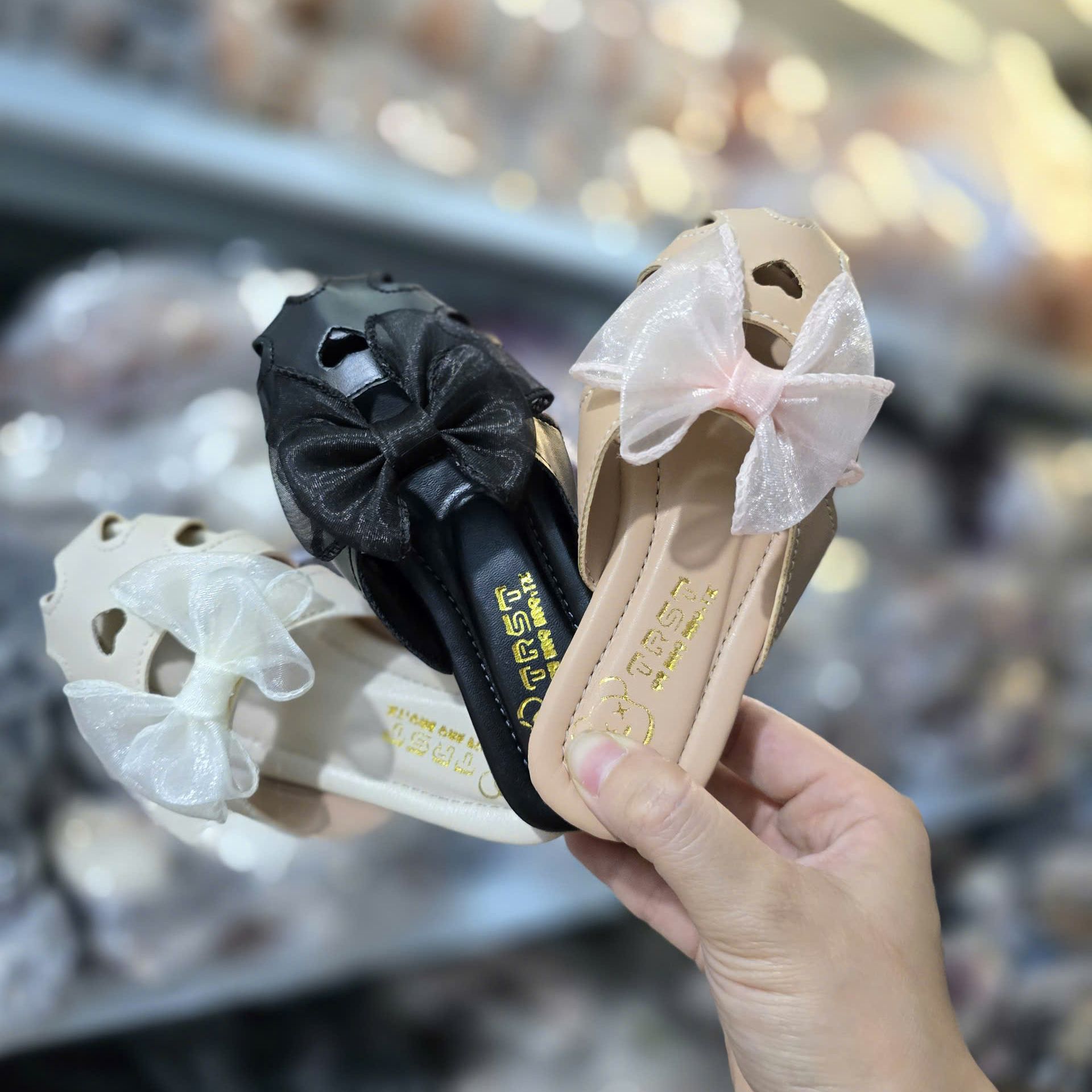  Dép sục lỗ nơ công chúa da mềm đế dẻo chống trơn trượt thoáng chân cho bé gái 